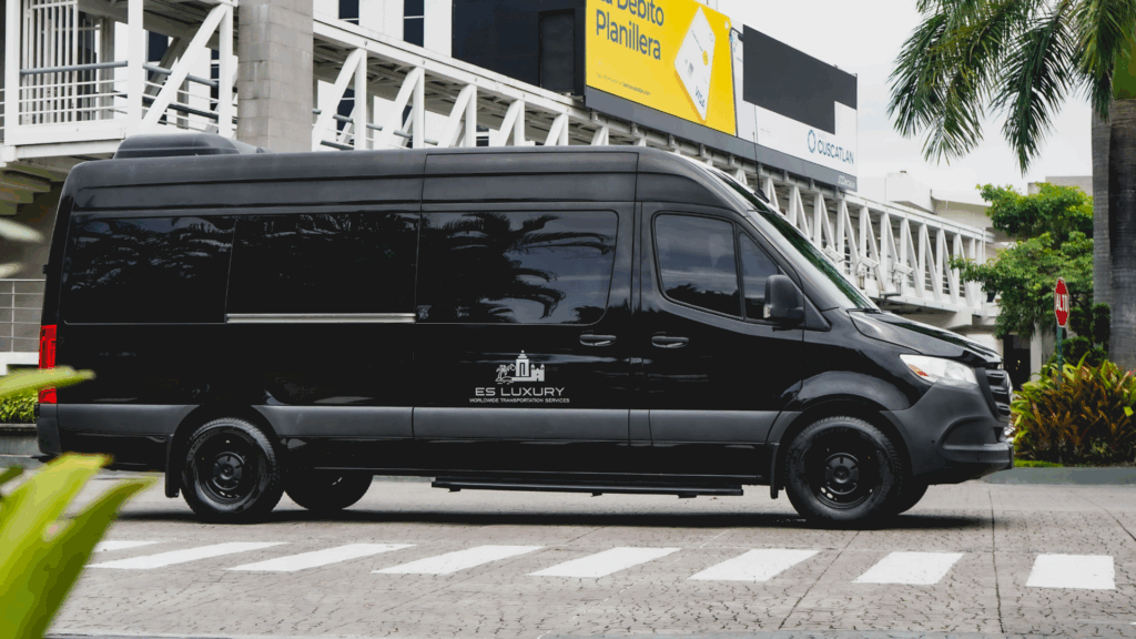 sprinter-sv-luxury-guanahost-el-salvador-da-room- (1)